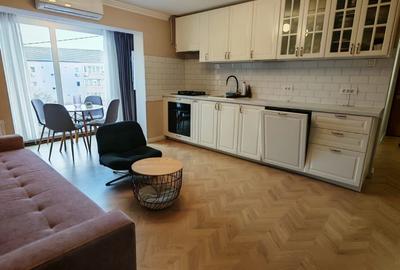 Apartament cu 3 camere semidecomandat, mobilat în Dâmbovița - 1