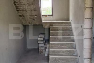 Casă cu 4 camere cu Teren 1000 Mp în Central - 2
