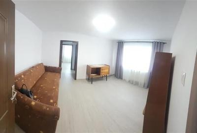 Apartament cu 3 camere decomandat în Exterior Est