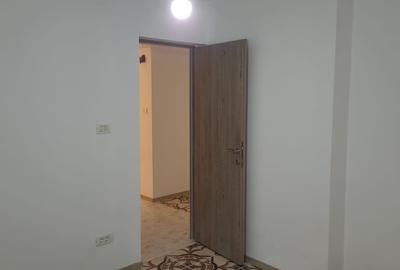 !!! 2 Camere ...decomandat...demisol..la bloc str. C.D. Loga