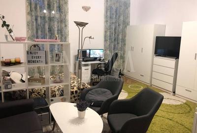 Casă individuală cu 8 camere cu Canalizare în Central - 1