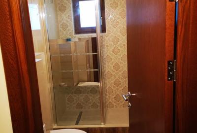 Casă cu 8 camere cu Teren 250 Mp în Central - 1