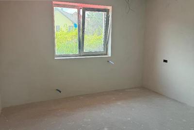 Ap 3 camere, etj 1 (la vilă). Preț  70.000 euro REDUS de la 80.000 Eur - 2