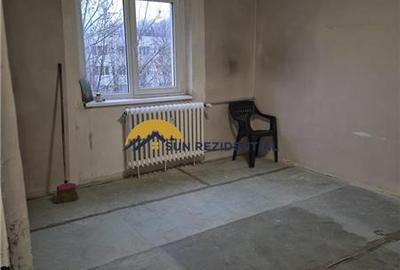 Apartament cu 2 camere semidecomandat în Berceni