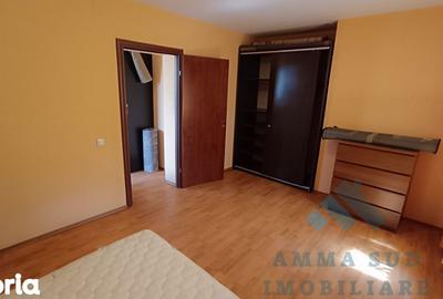 Casă cu 6 camere cu Canalizare în Central