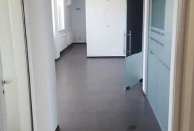 Spațiu comercial, de 460 mp, în Central - 4