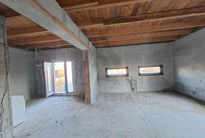 Casă individuală cu 4 camere cu Canalizare în Roșia - 1