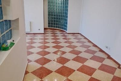 Apartament cu 3 camere semidecomandat, mobilat în 13 Septembrie - 7