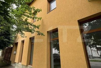 Casă cu 10 camere cu Teren 80 Mp în Central - 11