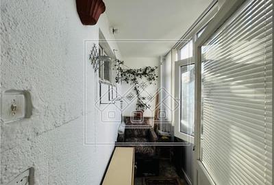 Ap decomandat, 3 camere, 2 balcoane si pivnita - V. Aaron - 13