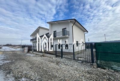 Duplex cu 4 camere cu Canalizare în Mohu - 1