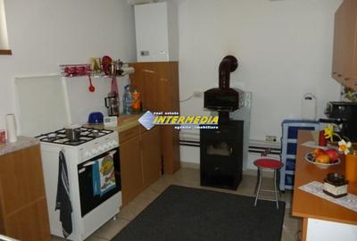 Casă individuală cu 6 camere cu Canalizare în Cetate - 4