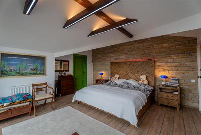 Casă individuală cu 7 camere cu Canalizare în Bucium - 36