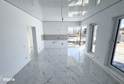 Casă cu 3 camere cu Teren 305 Mp în Holboca - 2