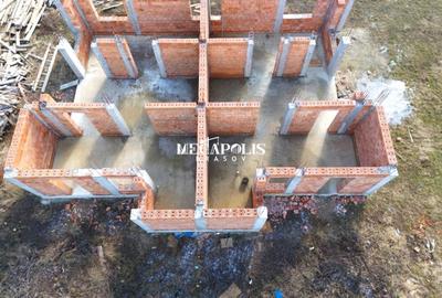 Duplex cu 4 camere cu Canalizare în Sânpetru - 10