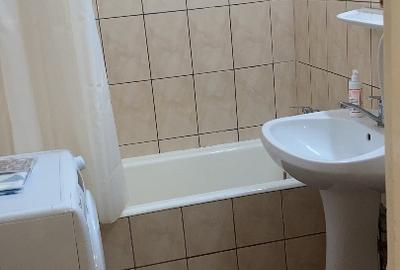 Ofer spre închiriere apartamentul cu trei camere în Drumul Taberei la Favorit - 4