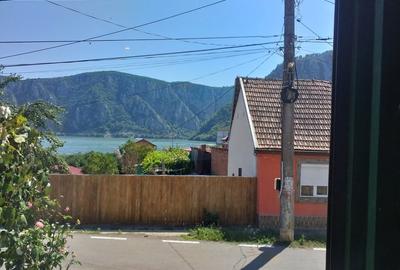 Casă cu 4 camere în Dubova - 1