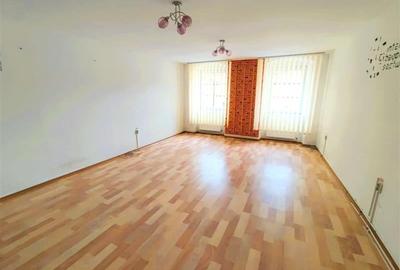Spatiu Pretabil Servicii, Zona Castelului - 4