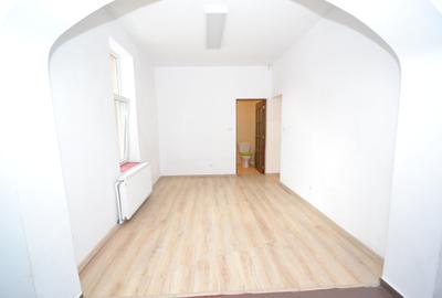 Casa zona Blascovici, 5 camere, 3 bai, 3 intrari - 3