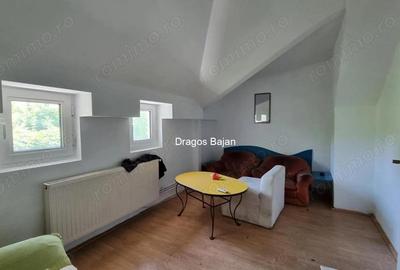 Apartament cu 4 camere în Armeneasca