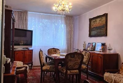 Ap. 3 camere decomandat, etaj 1, Tiglina 1 - 2