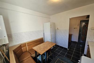 Apartament cu 2 camere semidecomandat în Micro I - 18