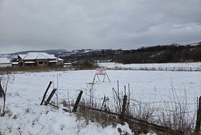 Teren de 1400 mp, în Corund - 1
