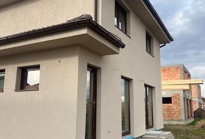 Case unifamiliale la intrare in Sura Mica cartier NOU, zona  insorita. - 4