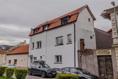 Locuinta cu caracter,doua niveluri,4 camere,terasa,garaj,curte,Centru Istoric Br - 35