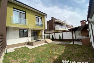 Casă cu 4 camere cu Teren 250 Mp în Central - 1