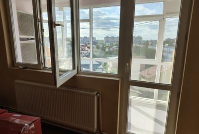 Apartament cu 3 camere semidecomandat, mobilat în Alexandru Obregia