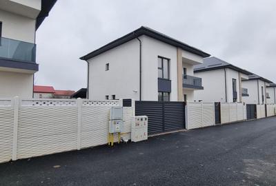 Casă individuală cu 4 camere cu Canalizare în Prelungirea Ghencea - 2