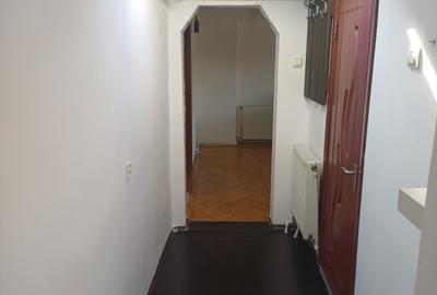 Apartament cu 3 camere semidecomandat în Chibrit