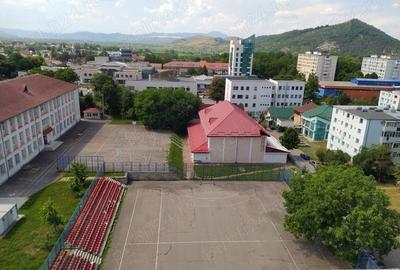 Apartament cu 3 camere decomandat în Onești - 10