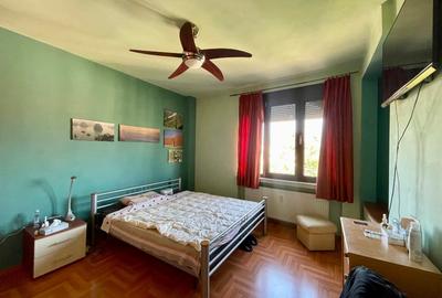 Apartament cu 4 camere semidecomandat în P-ța Romană