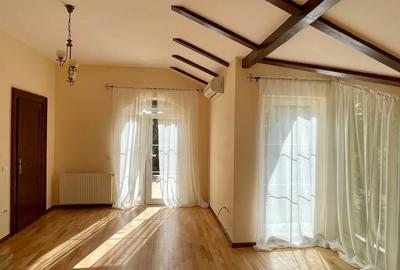 Casă în stil mediteranean, plină de lumină și farmec, cu grădină frumoasă Casă în stil mediteranean, plină de lumină și farmec, cu grădină frumoasă - 13