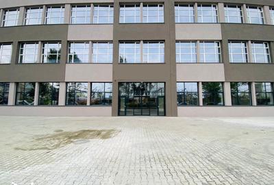 Spațiu comercial, de 1,250 mp, în Baza 3 - 10