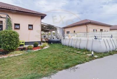 Casă cu 3 camere cu Piscina în Central - 2