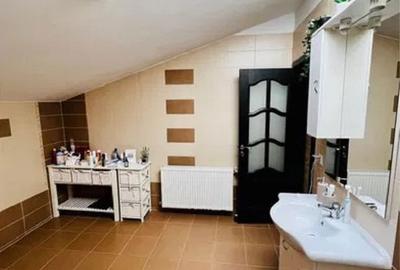 Apartament cu 3 camere în Central - 3