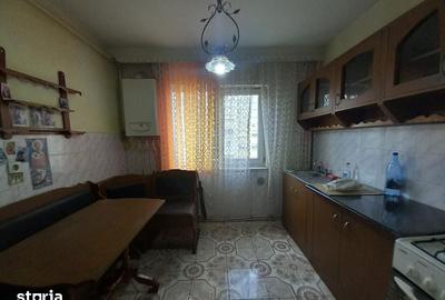 Apartament cu 2 camere decomandat în Traian - 2