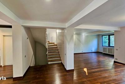 Casă cu 9 camere cu Teren 362 Mp în Central