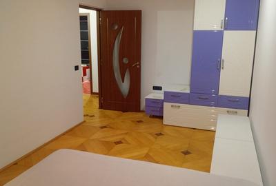 Apartament cu 3 camere decomandat, mobilat în UTA - 8