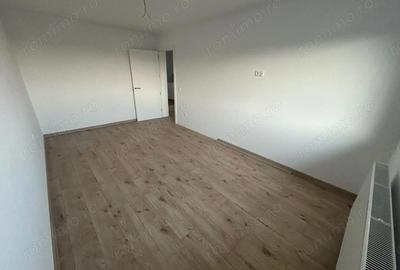 Casă cu 4 camere cu Teren 375 Mp în Micești - 1