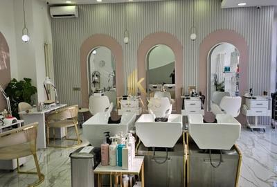 Salon de infrumusetare - pentru activitate imediata! Zona - Piata Victoriei - 1