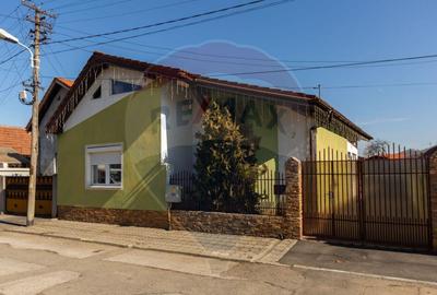 Casa SPATIOASA de vanzare in zona semicentrala Casa SPATIOASA de vanzare in zona semicentrala - 1