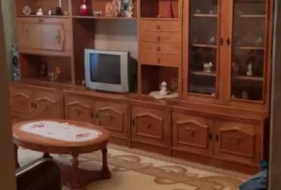 Apartament cu 3 camere semidecomandat în Rahova