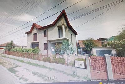 Casă cu 4 camere în Central - 1