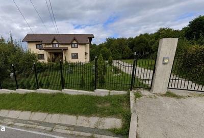 Casă cu 4 camere în Central
