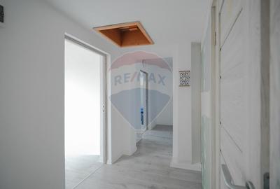 Casă cu 8 camere cu Teren 500 Mp în Iosia - 10