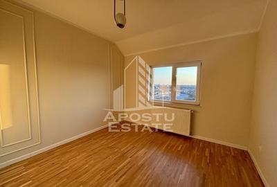 Apartament cu 4 camere decomandat în Dâmbovița